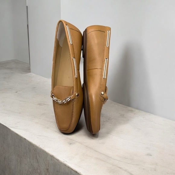 TALBOTS Tan Chain Embellished Leather Loafers Women’s 9.5M - Picture 3 of 7